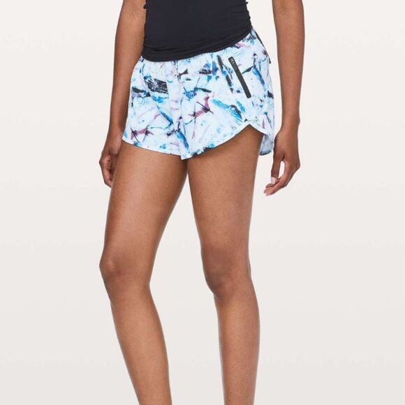 Lululemon Women’s Tracker Short V *4" Exposure Crystallize Multi Black size 4 - Picture 2 of 9